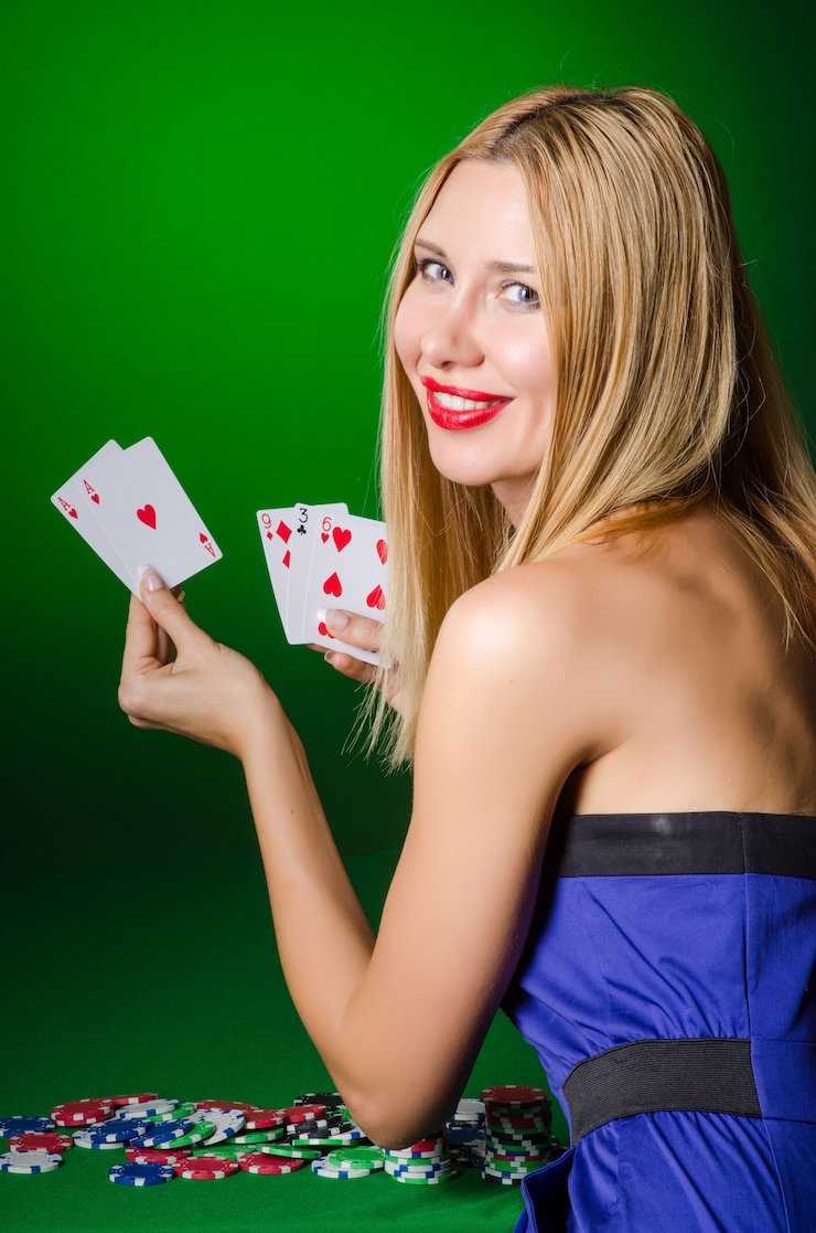 Tampilan permainan Diamond Empire di platform 128sports dengan simbol berlian dan fitur bonus